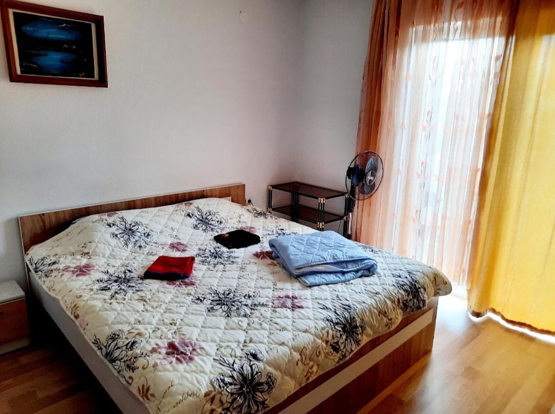 Bus Station Hostel Peć Eksteriør billede