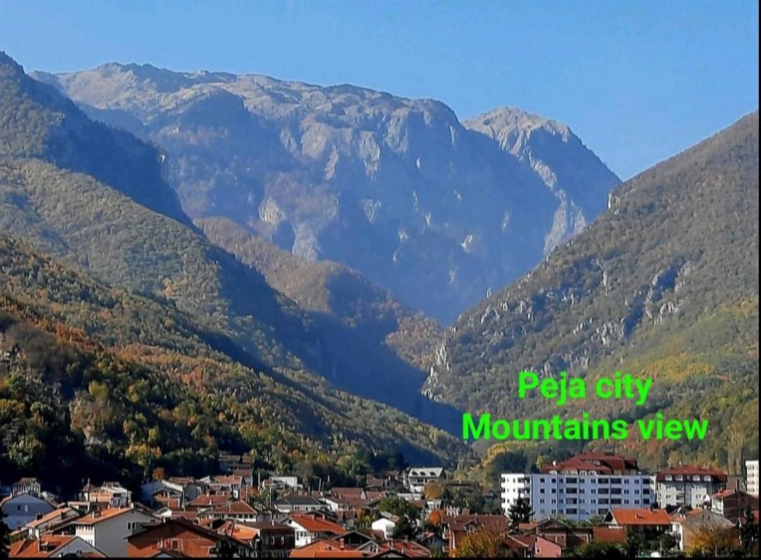 Bus Station Hostel Peć Eksteriør billede