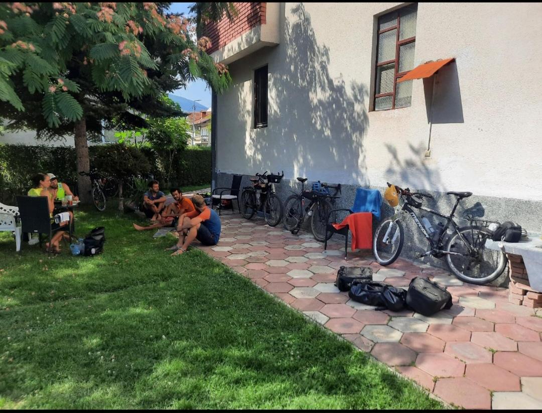 Bus Station Hostel Peć Eksteriør billede