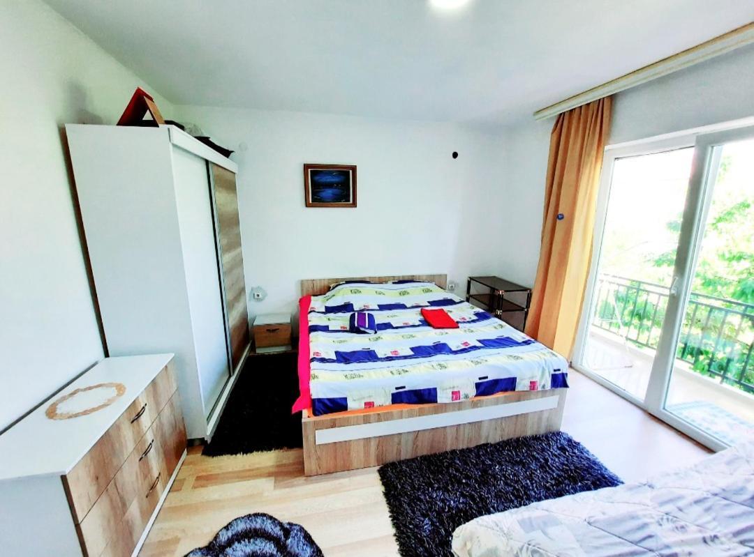 Bus Station Hostel Peć Eksteriør billede