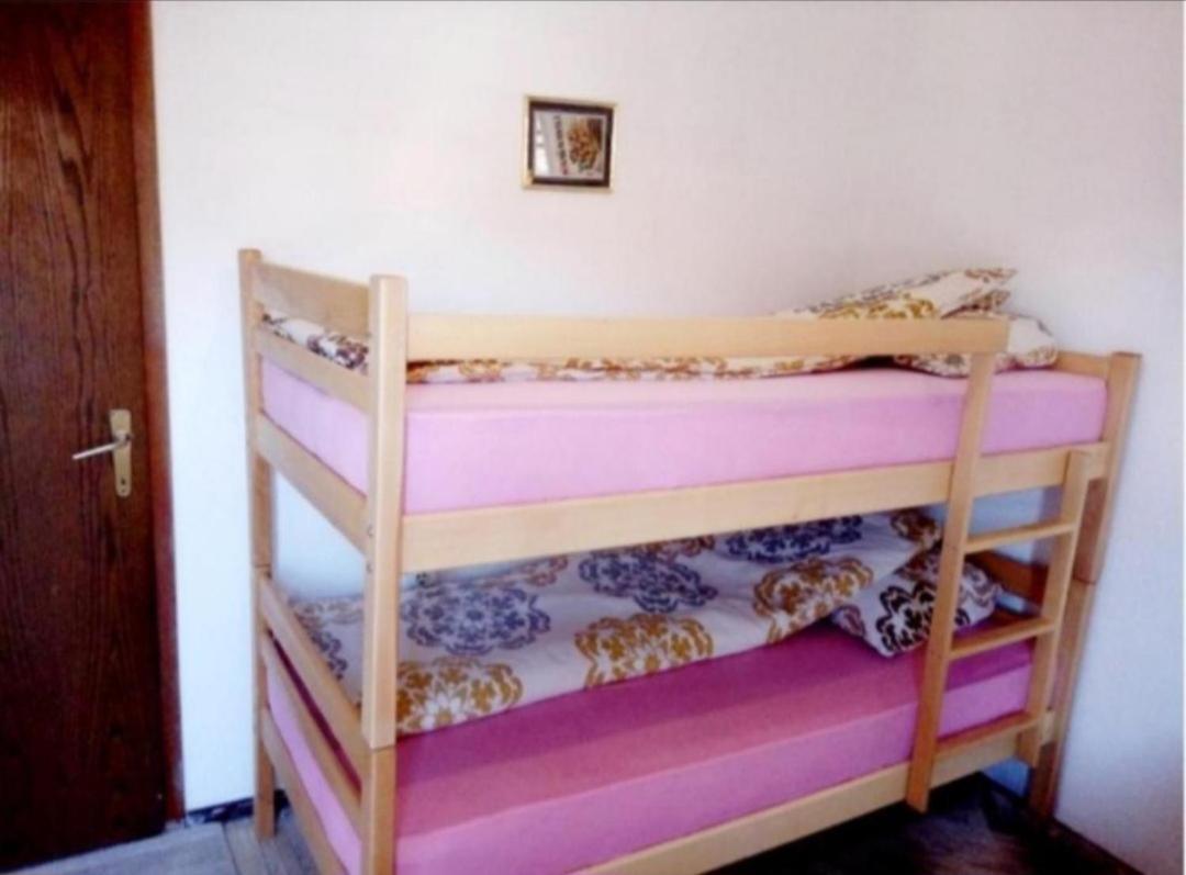 Bus Station Hostel Peć Eksteriør billede